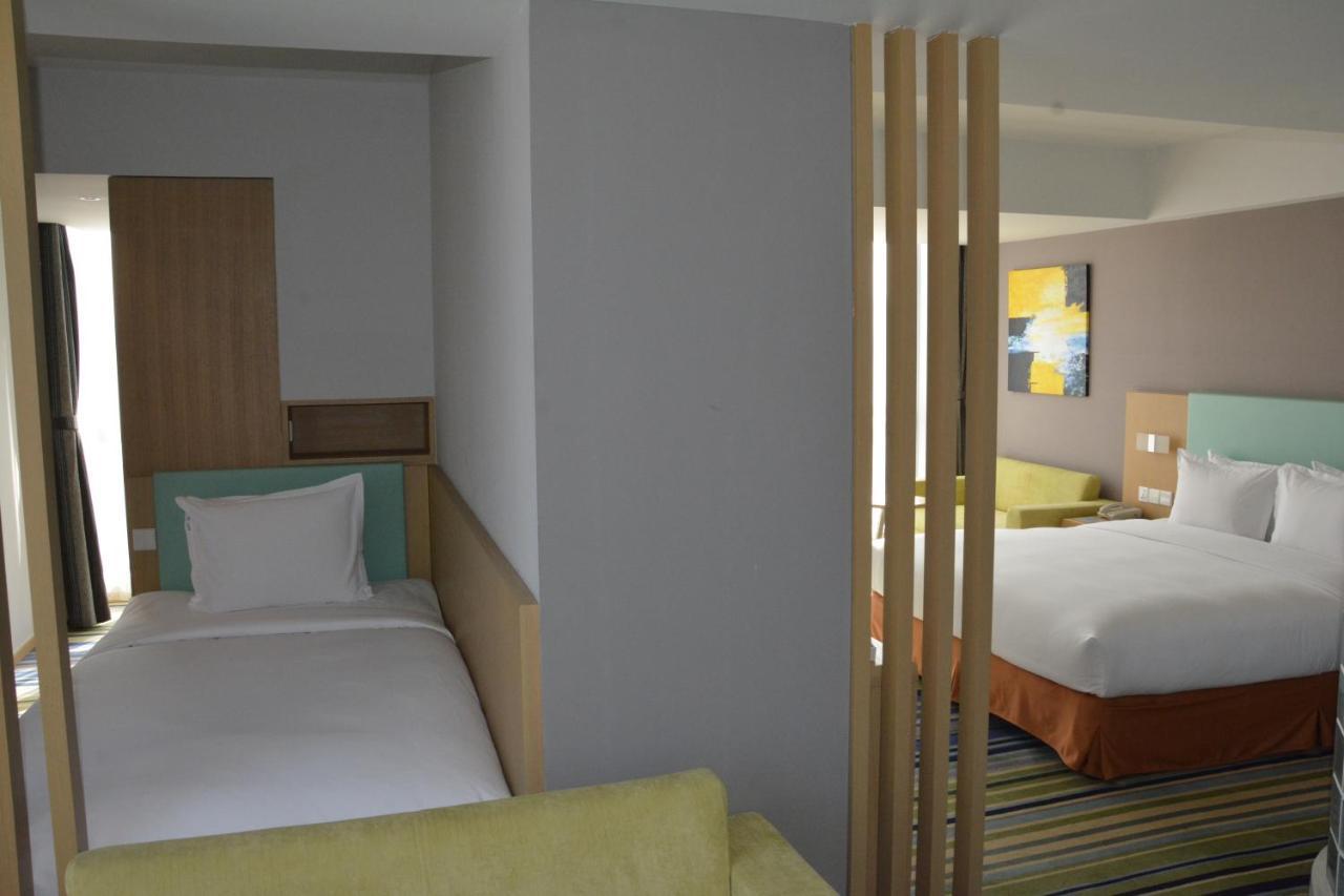 Holiday Inn Express Yingkou Onelong Plaza By Ihg Gaizhou Eksteriør billede