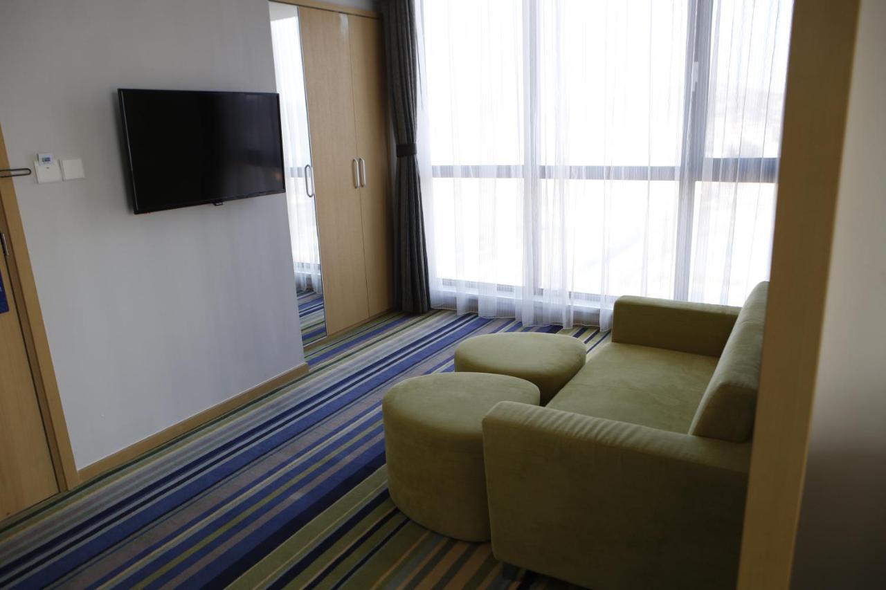 Holiday Inn Express Yingkou Onelong Plaza By Ihg Gaizhou Eksteriør billede